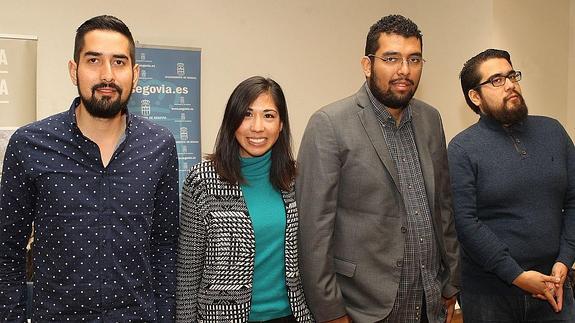 Aramén Sánchez, Patricia Ahumada, Gerardo Ávila y Luis Erik García, autores del proyecto 'Wall Path', ganador del concurso From limit to live it'. 