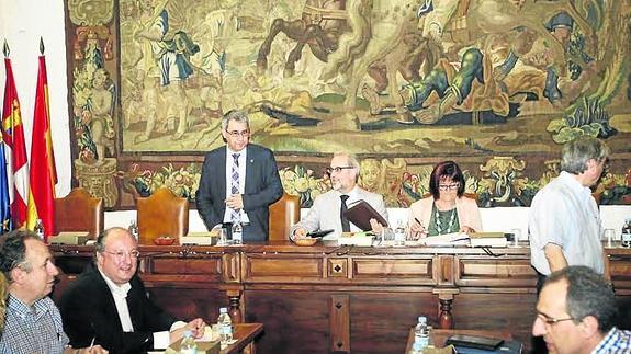 Imagen de un consejo de Gobierno anterior de la Universidad.