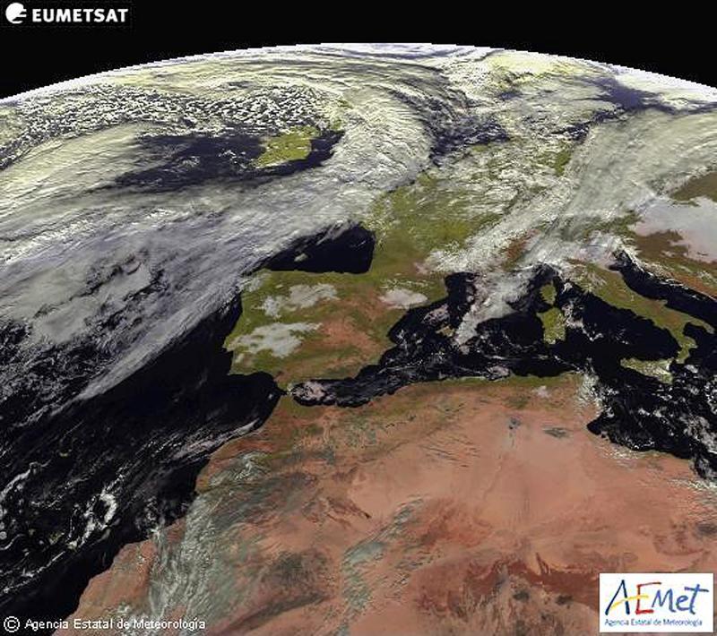 Las masas de niebla sobre Castilla y León, Extremadura, La Mancha y Cataluña son visibles en la imagen del meteosat. 