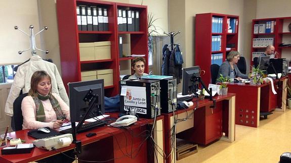 Trabajadores en uno de los departamentos de la Diputación de Segovia. 