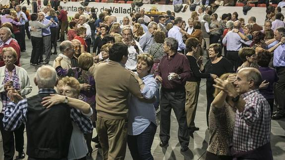 Asistentes a la Fiesta de mayores del pasado año en Huerta del Rey.