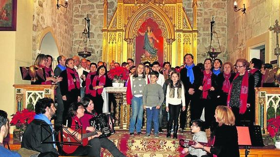 Los coros participantes en el certamen de Antigüedad entonan ‘Zagalas y pastores’. 