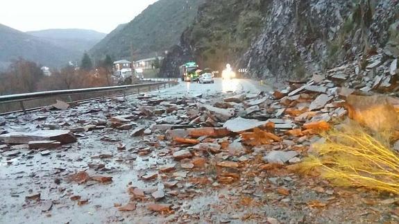 Imagen del vial cortado por los desprendimientos. 