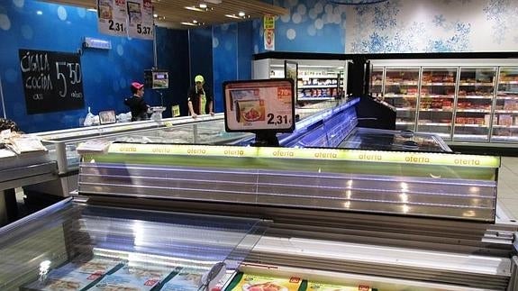 Imagen de un supermercado de El Árbol, con productos de la marca DIA, / EL NORTE 