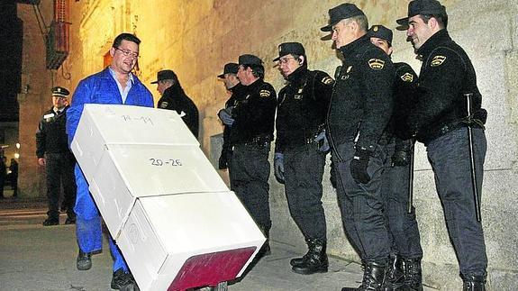 19-01-2006. Primera salida de fondos bajo vigilancia policial. 