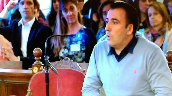 Uno de los agentes de policía que detuvieron a Montserrat y Triana declara durante el juicio por el crimen de Isabel Carrasco.