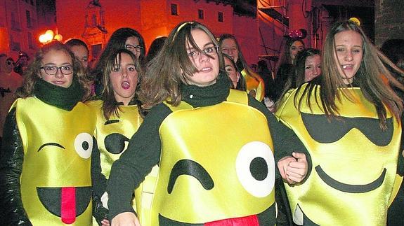 Un grupo de jóvenes disfrazadas en la pasada edición de los carnavales. 
