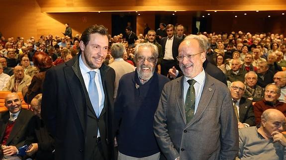 Puente, Bolaños y León de la Riva, en el salón de actos España-Duero.