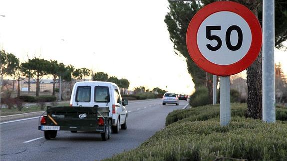 Acceso a la ciudad por la carretera de La Granja, CL-601, uno de los puntos donde se detecta exceso de velocidad.
