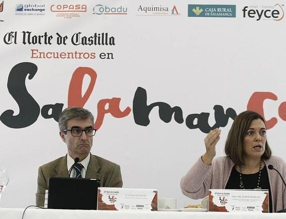 La consejera de Agricultura y Ganadería de la Junta de Castilla y León, Milagros Marcos, junto con el subdirector de El Norte de Castilla, J. I. Foces.