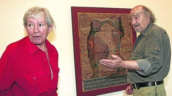 Vicente Mateo, a la izquierda, con José María Arribas, preparando una exposición conjunta en la Fundación Caneja, en 2006.