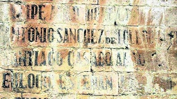 Inscripciones de nombres en la iglesia de los Santos Justo y Pastor. 