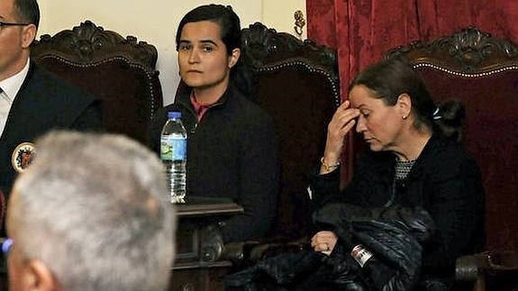 Triana Martínez y Montserrat González durante una de las sesiones del juicio.