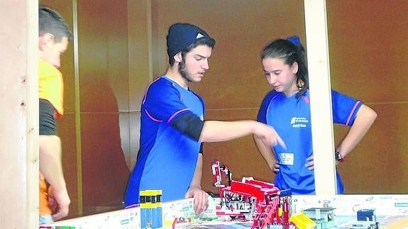 Alumnos de Paredes, durante la prueba.