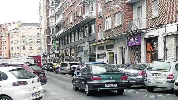 Coches en la calle Becerro de Bengoa.
