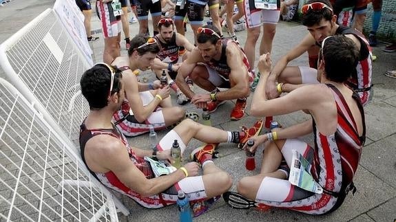 Atletas del conjunto segoviano del Triatlón Eresma.