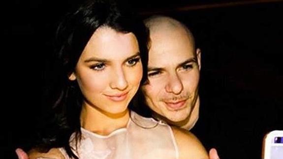Maya Henry y Pitbull.