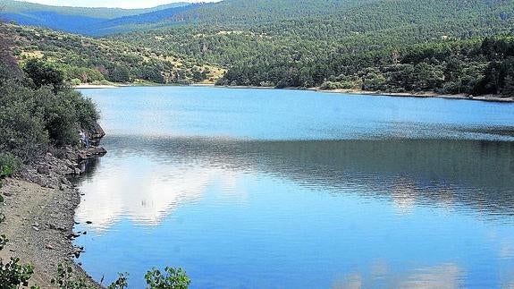 Embalse de Puente Alta, en Revenga, por cuya recrecida apuesta el Ayuntamiento de la capital para resolver problemas de almacenamiento de agua. 