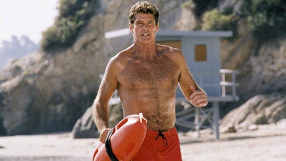 El vigilante David Hasselhoff continúa en la playa