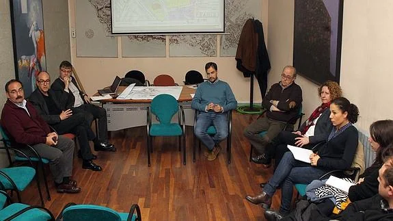 Una de las reuniones técnicas celebradas para explicar el contenido del plan. 