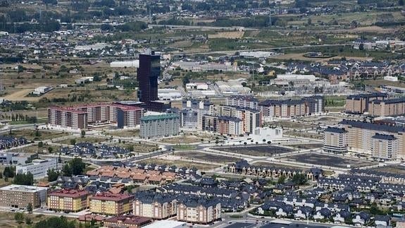 La torre de la Rosaleda, con sus cien metros de altura, será la plataforma de lanzamiento para los saltadores.