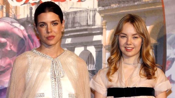 Las hermanas Carlota y Alejandra, ambas vestidas de Chanel.