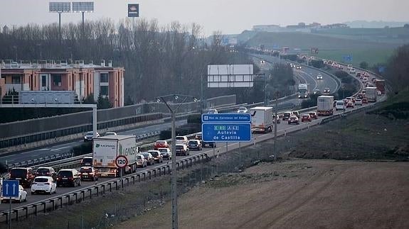 Retenciones en la A-62 motivadas por dos accidentes en Simancas. 