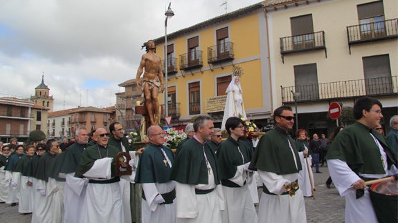 Jesús Resucitado y la Virgen del Encuentro en la procesión. F.G. MURIEL