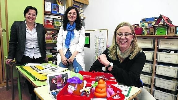Ana Arias Oliva, secretaria de Ariadna; Cristina López Manzaneda, logopeda;y Paloma Serrano López de las Hazas, presidenta. 