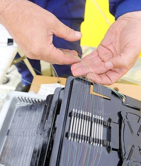 Trabajos de instalación de fibra óptica.