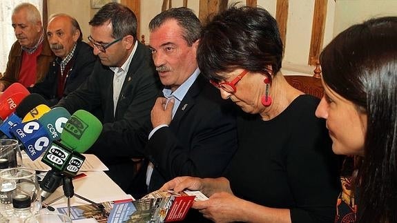 Pablo Martín (centro) en la presentación del congreso.