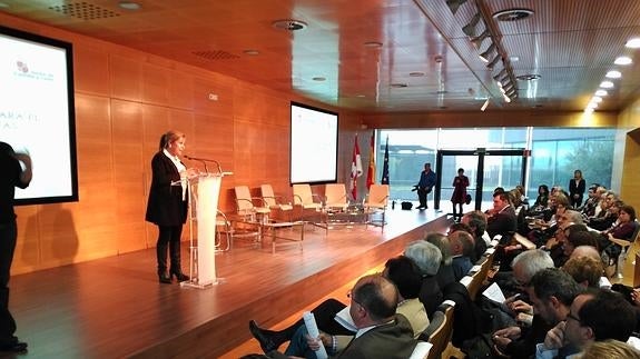 La vicepresidenta de la Junta de Castilla y León, Rosa Valdeón, clausura la jornada.