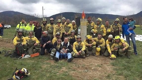 Los bomberos forestales realizan en El Espinar una línea de defensa de 1,6 kilómetros