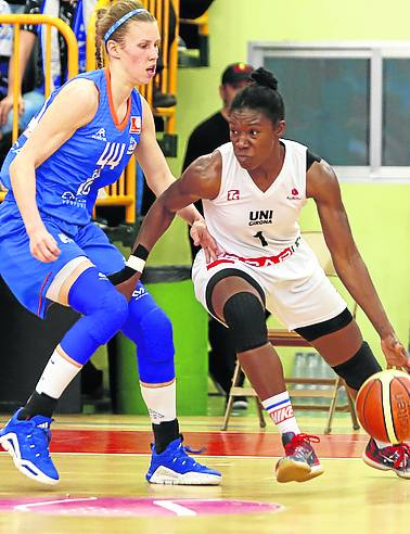 Givens, con Girona ante Gabriela Marginean. .