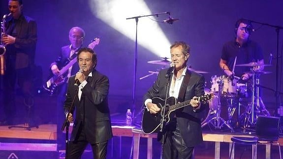 El Dúo Dinámico, en el auditorio Miguel Delibes. 
