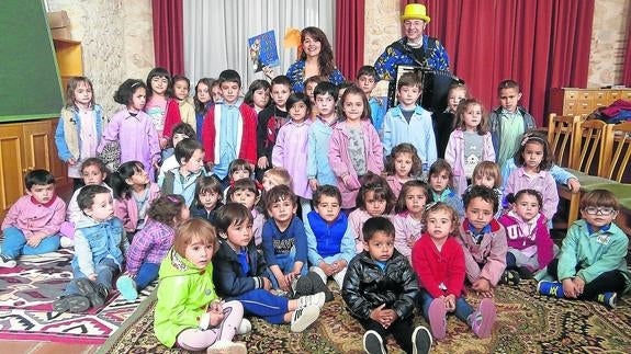 Los niños que asistieron a la sesión de cuentacuentos. 