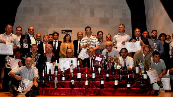 Foto de familia de los premiados.