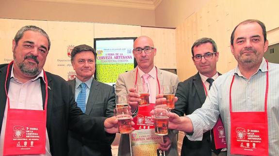 Carlos Aganzo (i), Francisco Vázquez, Óscar Moral, Jaime Pérez y Jaime Rojas, en la presentación.