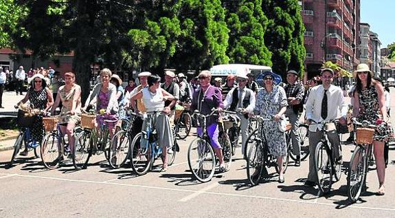 Paseo exhibición de bicicletas clásicas. 