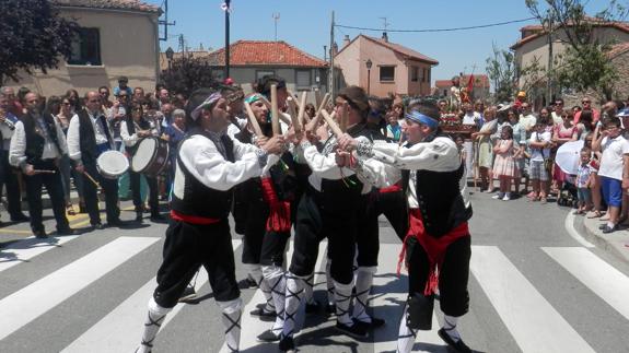 Paloteo en Tabanera del Monte, durante las fiestas de San Juan Bautista.