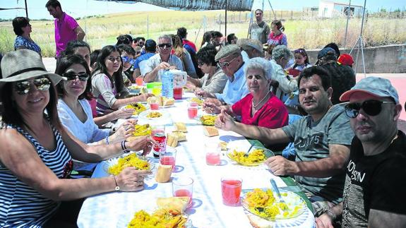 Monterrubio de la Sierra despidió ayer sus fiestas patronales con una comida popular. 