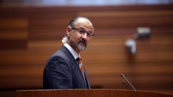 El portavoz del Grupo Ciudadanos, Luis Fuentes, interviene en el debate del estado de la comunidad. 