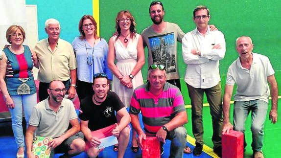 Jurado y premiados en la cata concurso de vino de cosecha. 