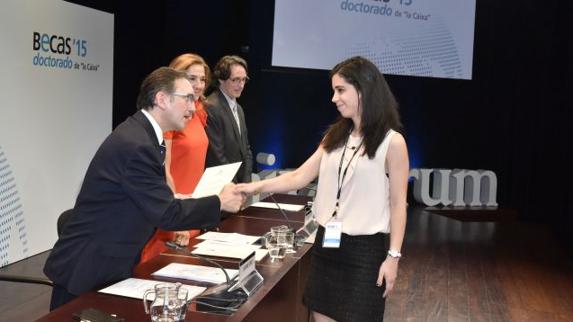 Una joven de Palencia, becada por ‘la Caixa’ para el doctorado en una universidad del país