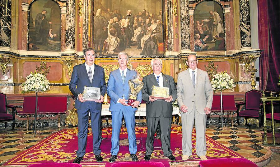 Pedro Pérez de Castro, Pedro Sangro Colón, Manuel Estévez Ramos y Luis Delgado, ayer en la capilla de San Jerónimo.