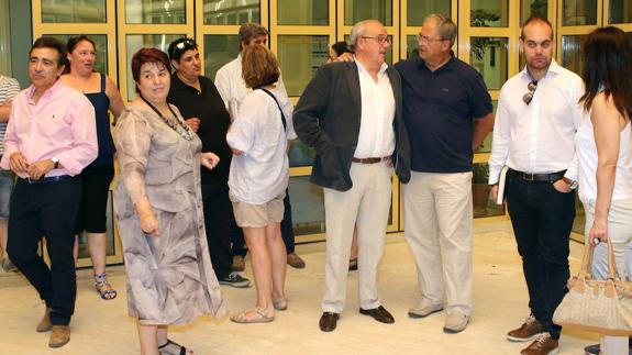 Un momento del encuentro antes de la firma del acuerdo.