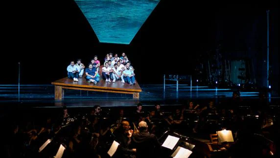 La orquesta bandArt y un grupo de refugiados, durante un ensayo de la ópera ‘Idomeneo'. Andreas Knapp