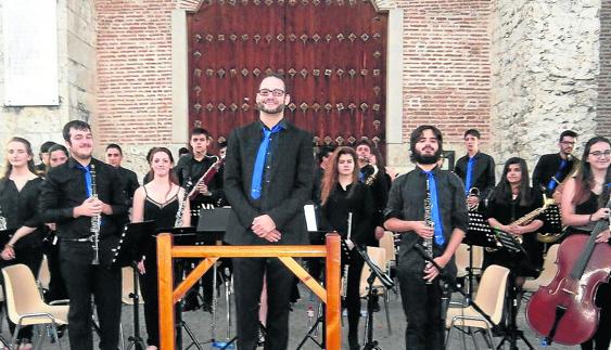 La Banda Sinfónica Tierra de Segovia tras actuar en Coca. Cristina Vega