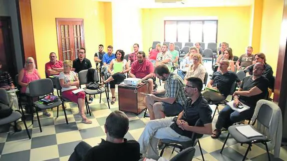 Un momento de la jornada con representantes de varios pueblos celebrada ayer. 