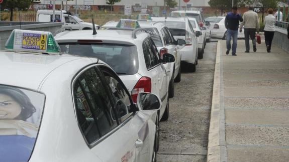 Parada de taxi en el Hospital Río Hortega. 